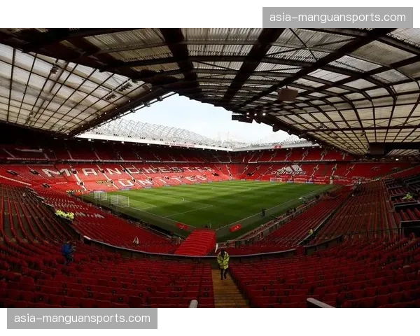 曼联老特拉福德球场翻新工程启动，北看台将增加5000座位