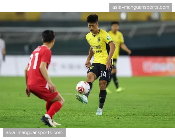 广州队第二节反超比分后掌控局面，年轻球员展现成长